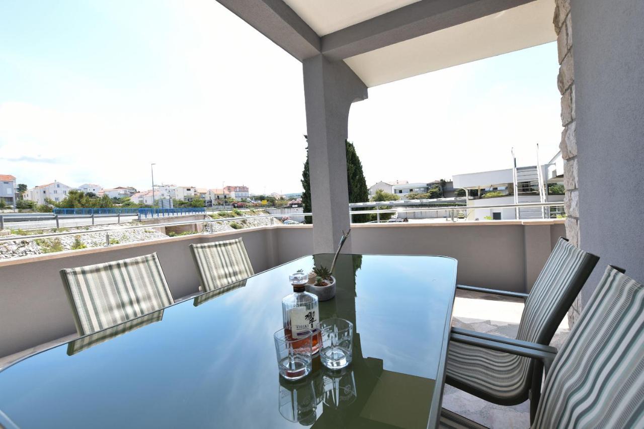 Apartments Mimi Примоштен Экстерьер фото