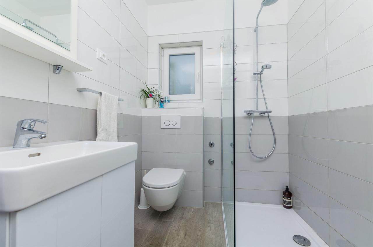 Apartments Mimi Примоштен Экстерьер фото