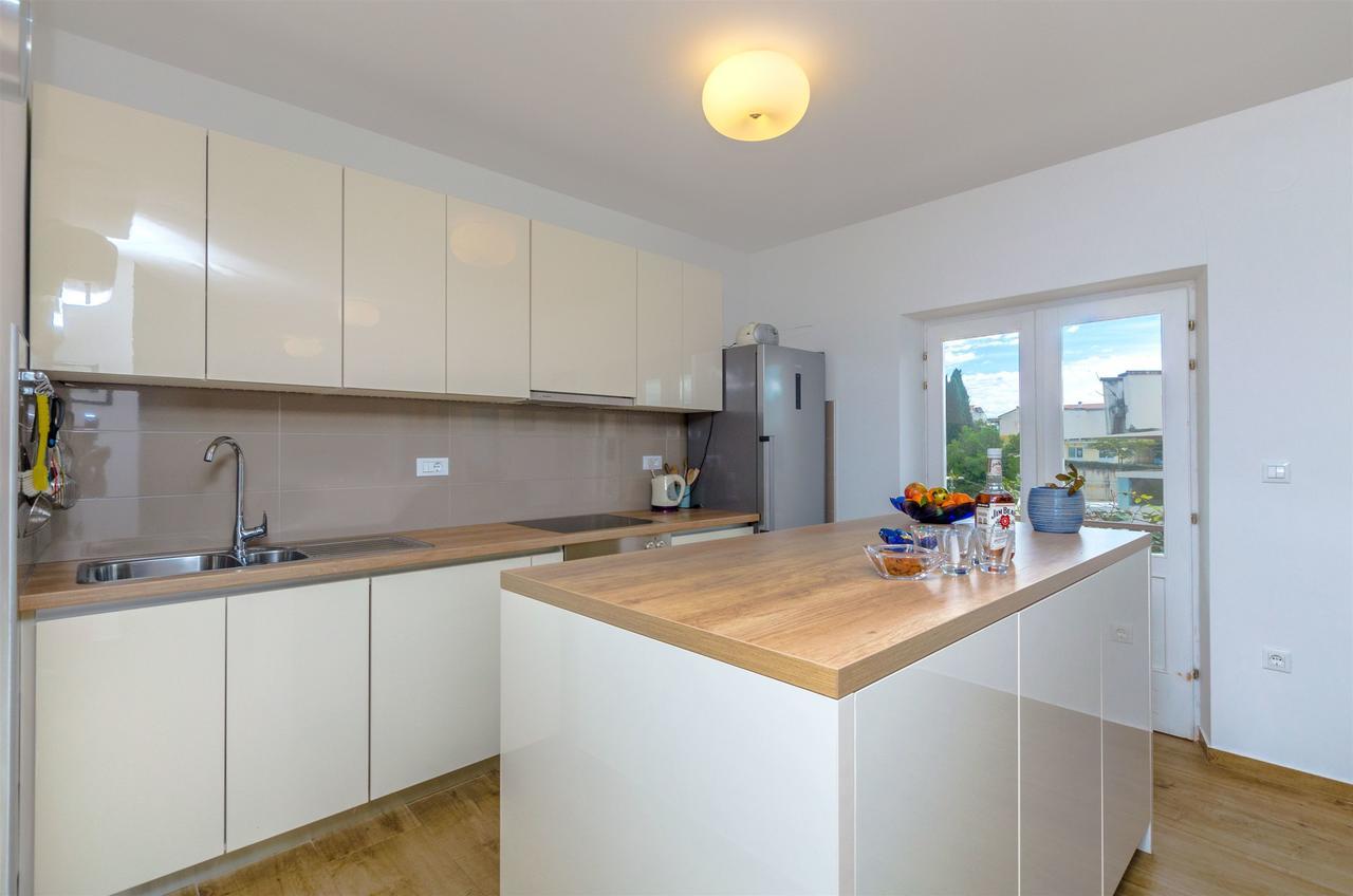 Apartments Mimi Примоштен Экстерьер фото