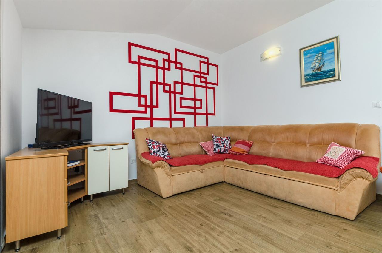 Apartments Mimi Примоштен Экстерьер фото
