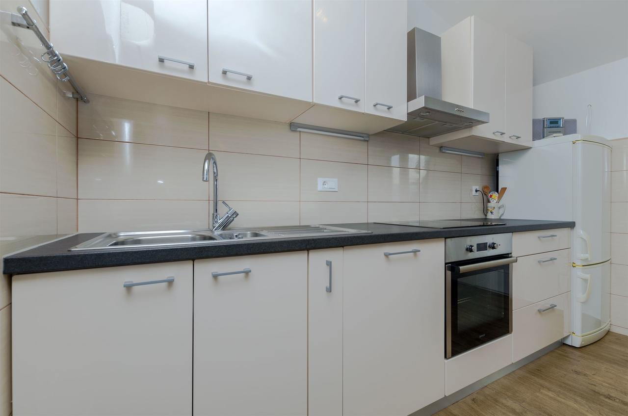 Apartments Mimi Примоштен Экстерьер фото