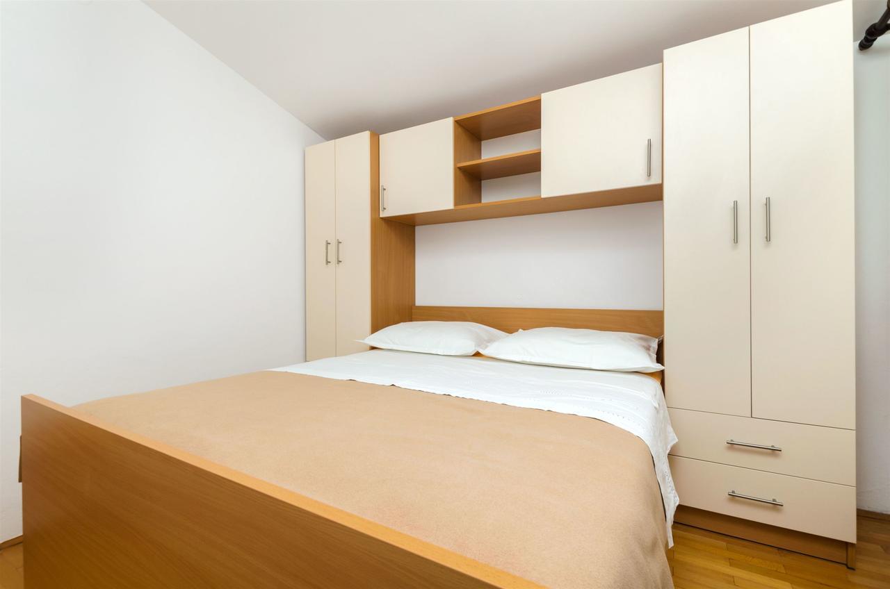 Apartments Mimi Примоштен Экстерьер фото