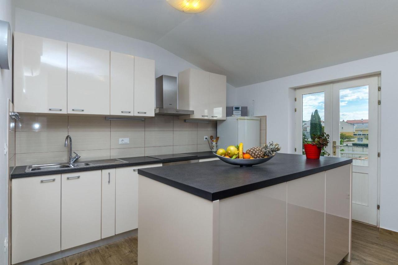 Apartments Mimi Примоштен Экстерьер фото